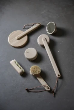 ZONE Denmark Badebürste Inu 18,4 x 7 x 3,9 cm Buchenholz