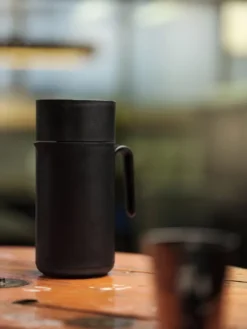 ZONE Denmark Thermoskanne Singles 1 Liter schwarz