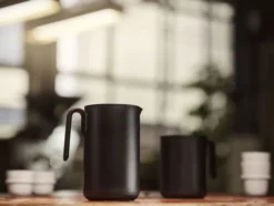 ZONE Denmark Thermoskanne Singles 1 Liter schwarz