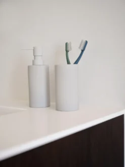 ZONE Denmark Zahnbürstenbecher Solo Soft Grey